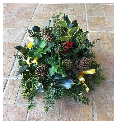 Christmas Posy Bowl, Cones and Bows